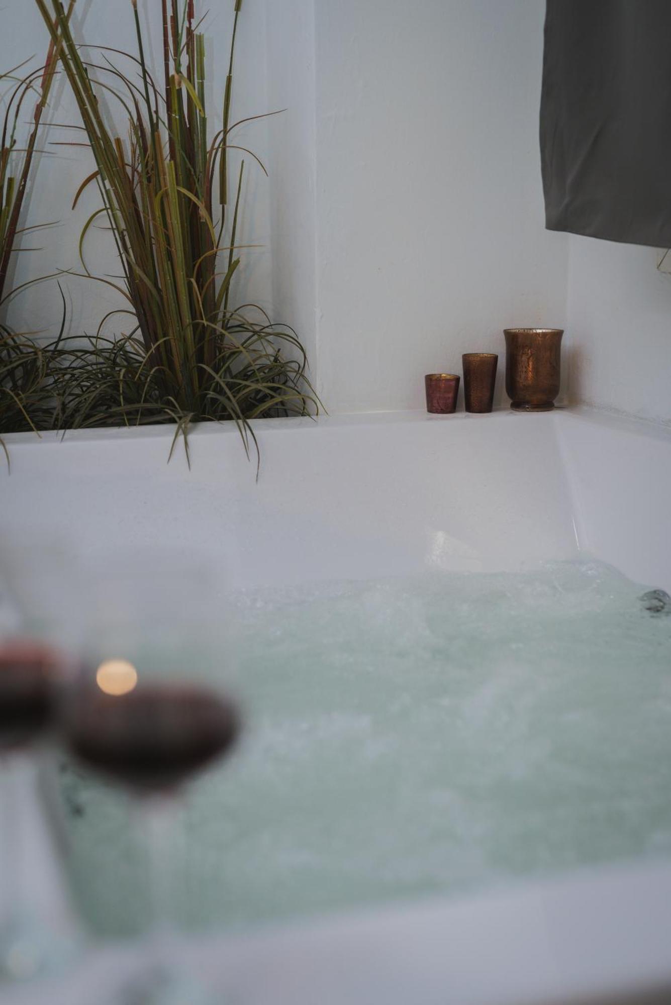 Stylish Apt W Jacuzzi, 5 Min To White Tower 테살로니키 외부 사진