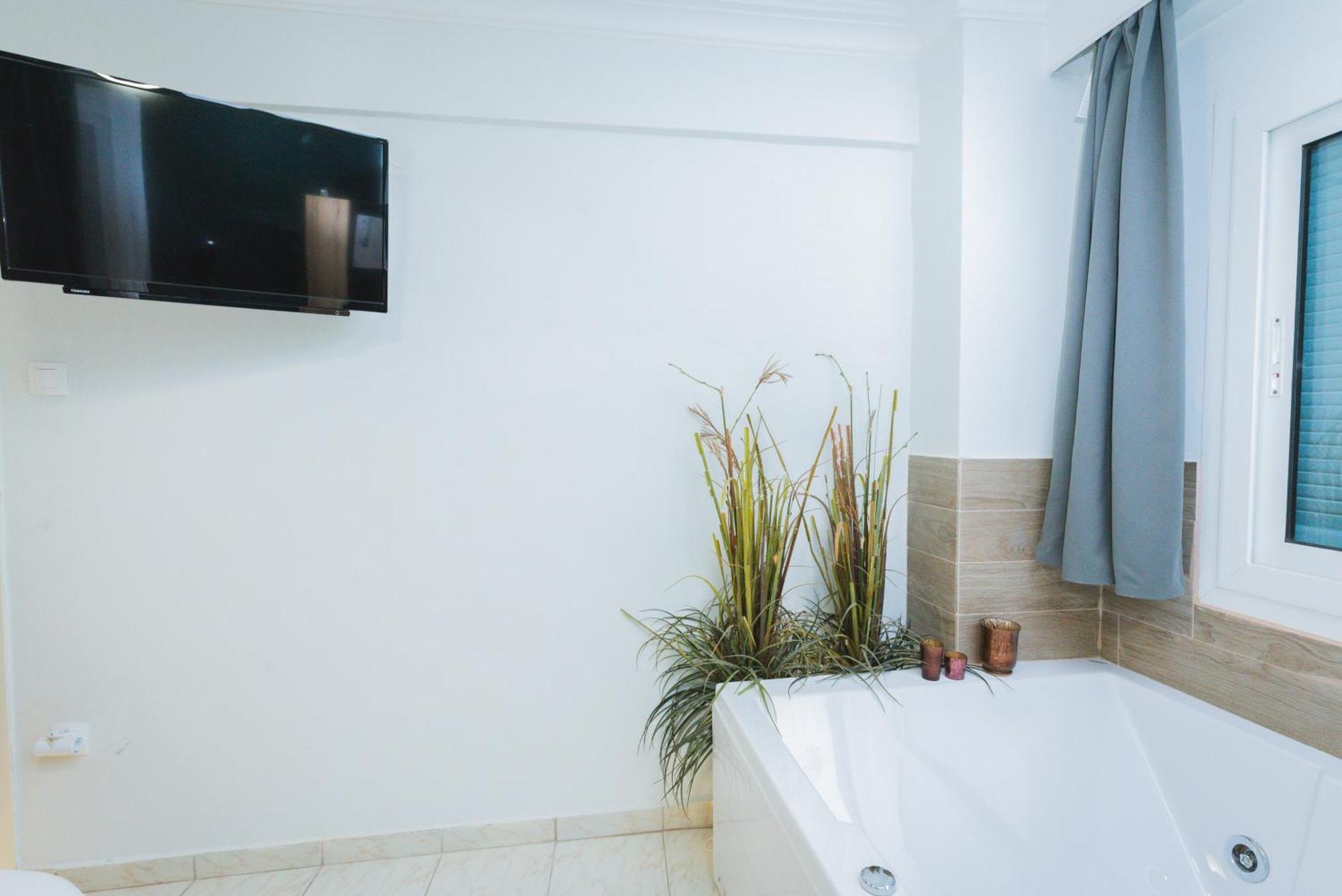 Stylish Apt W Jacuzzi, 5 Min To White Tower 테살로니키 외부 사진